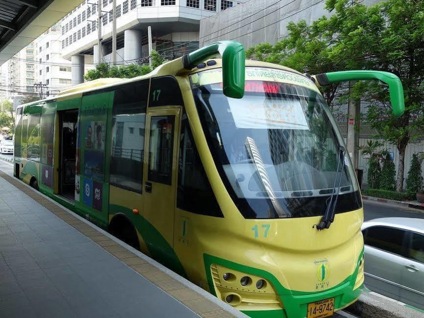 Oyo 437 Hostel Na Nara Bangkok Bagian luar foto