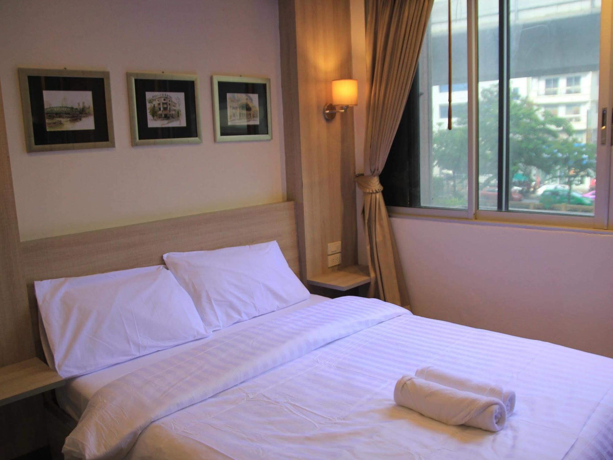 Oyo 437 Hostel Na Nara Bangkok Bagian luar foto