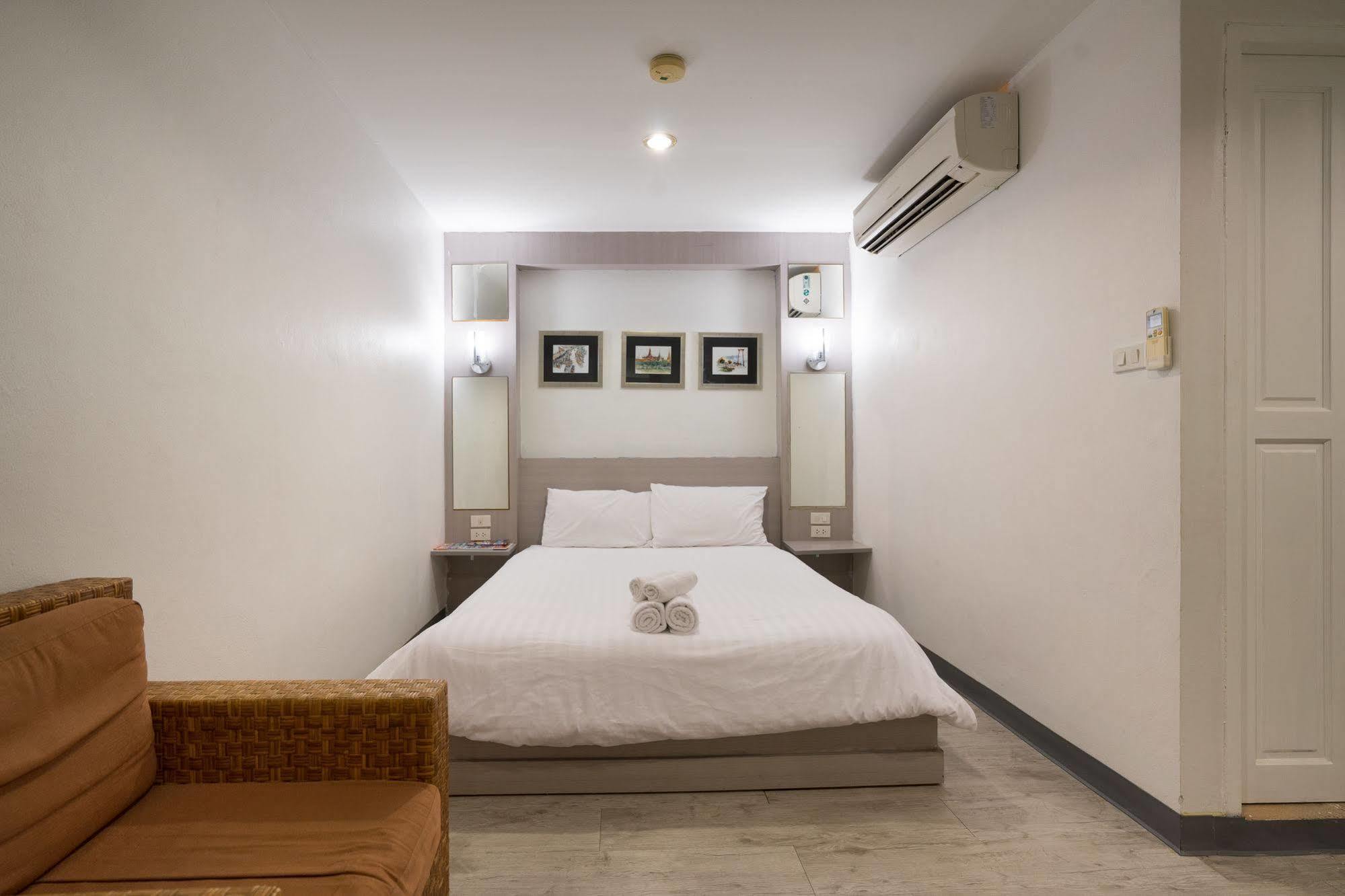 Oyo 437 Hostel Na Nara Bangkok Bagian luar foto