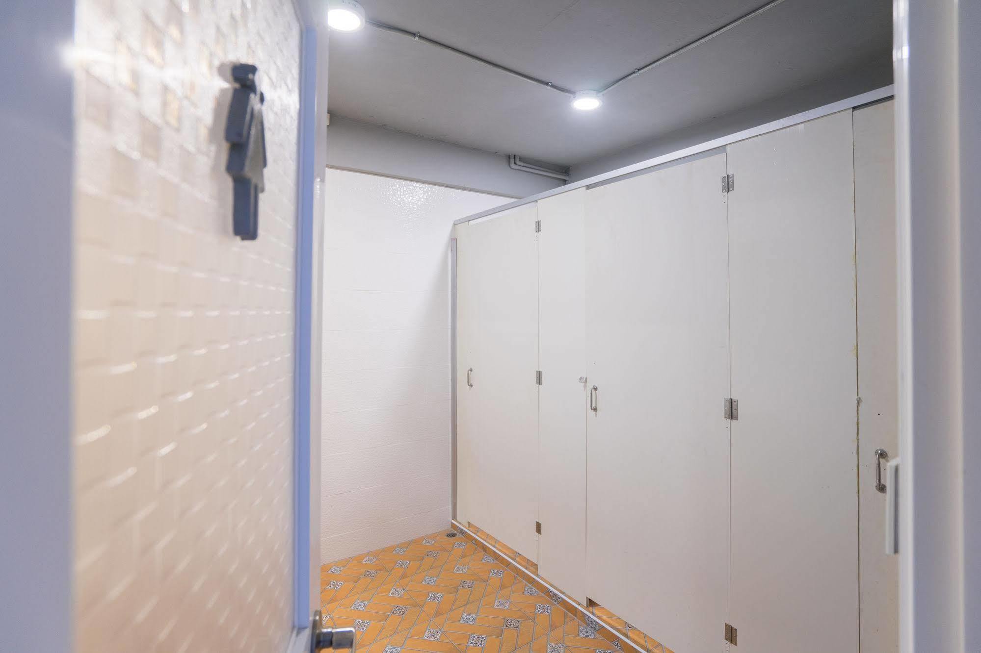 Oyo 437 Hostel Na Nara Bangkok Bagian luar foto