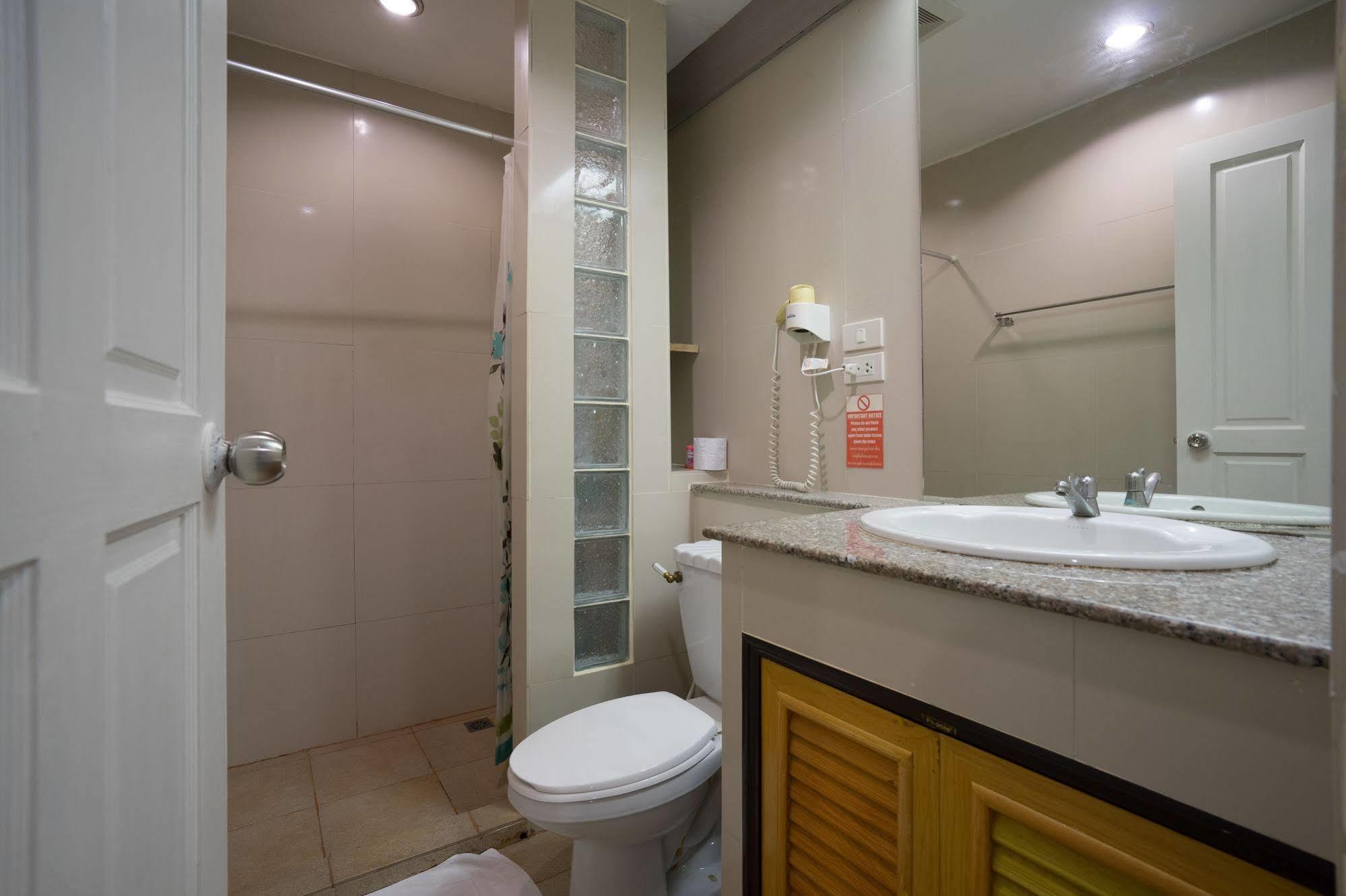 Oyo 437 Hostel Na Nara Bangkok Bagian luar foto