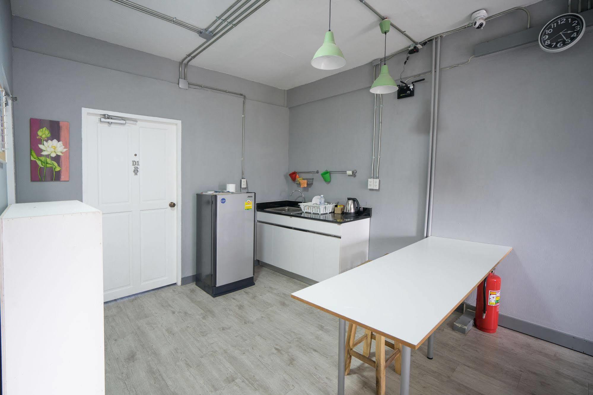 Oyo 437 Hostel Na Nara Bangkok Bagian luar foto