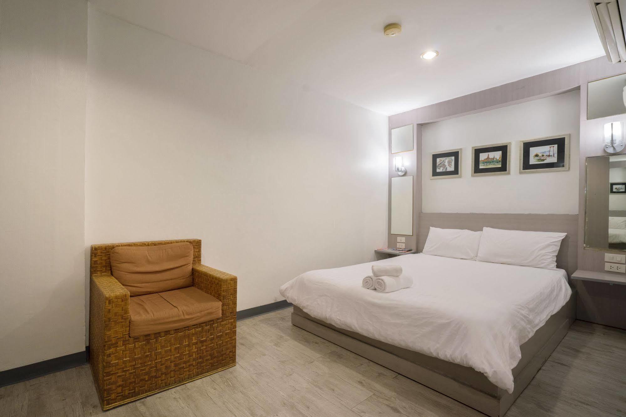 Oyo 437 Hostel Na Nara Bangkok Bagian luar foto