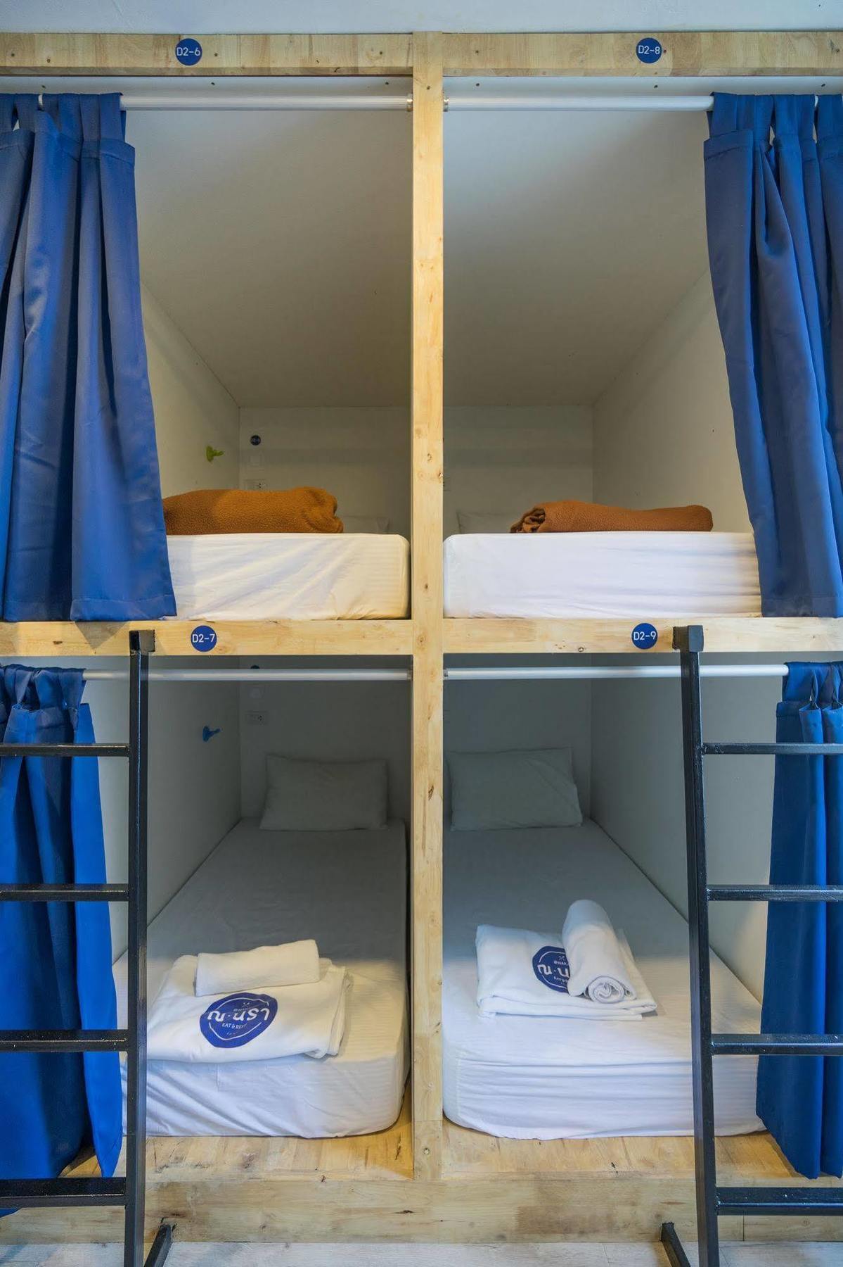Oyo 437 Hostel Na Nara Bangkok Bagian luar foto