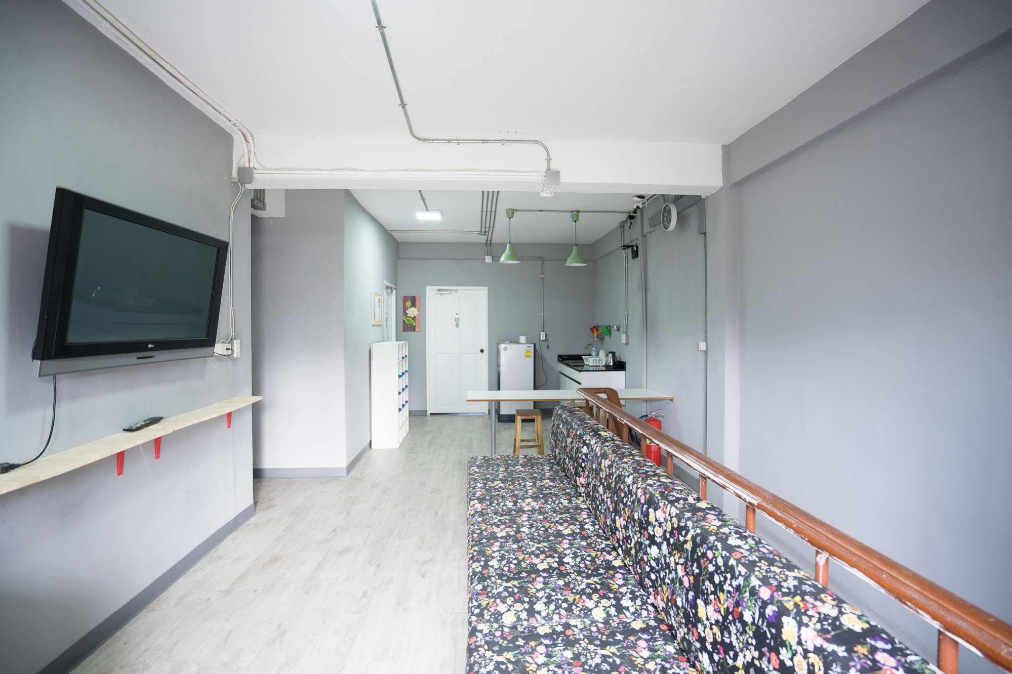 Oyo 437 Hostel Na Nara Bangkok Bagian luar foto