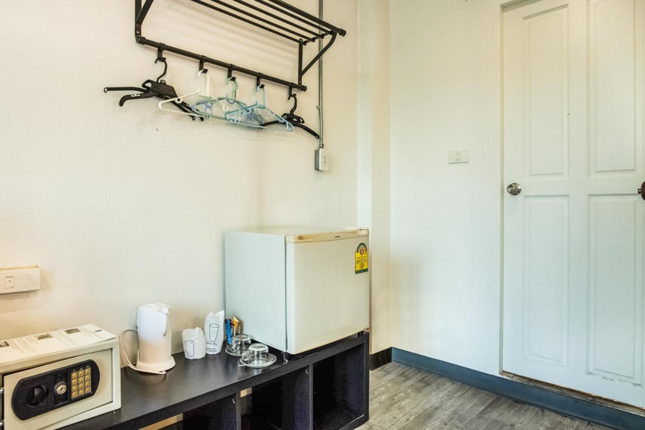 Oyo 437 Hostel Na Nara Bangkok Bagian luar foto