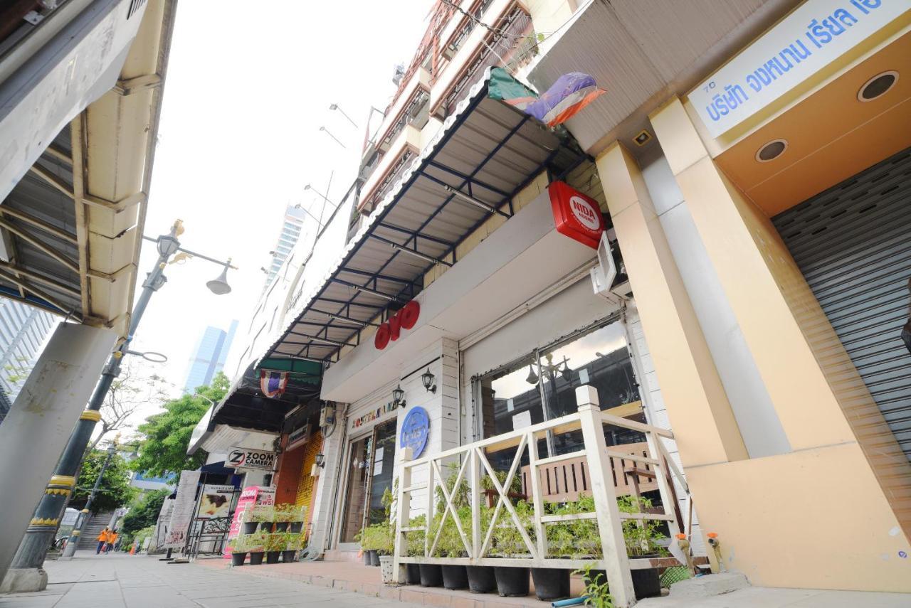Oyo 437 Hostel Na Nara Bangkok Bagian luar foto